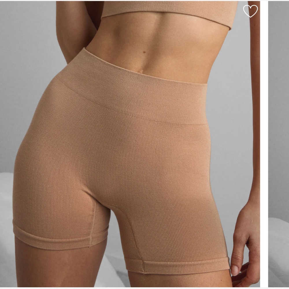 3/$42 LUNYA BNWT Seamless Modal Boyshort in Hushed Tan Size S